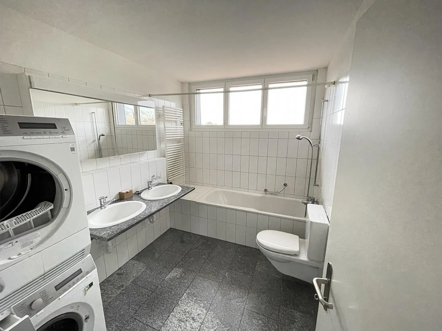 Grande appartement de toit 3.5 pièces à Feuerthalen! - Photo 6 sur 8