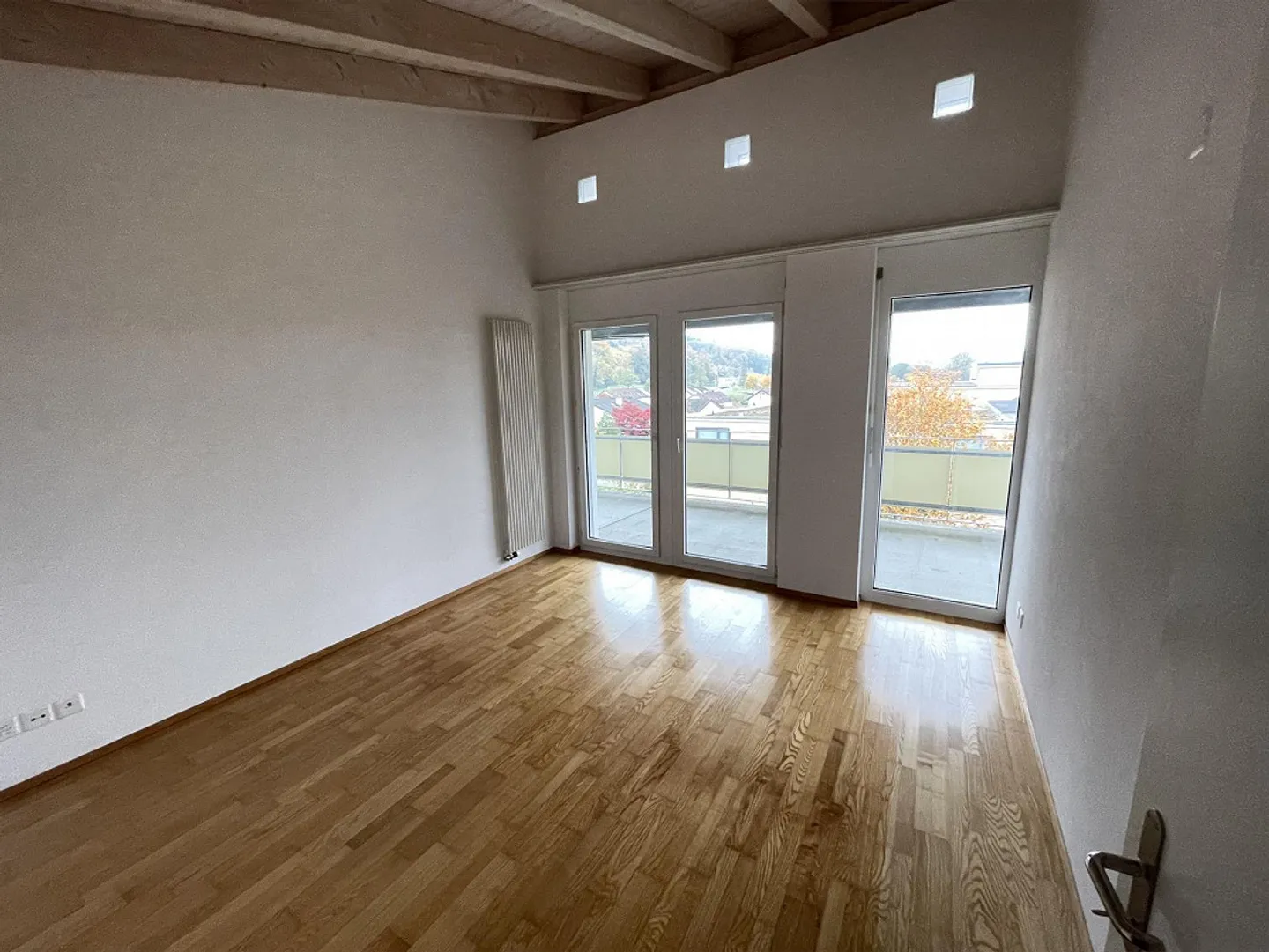 Grande appartement de toit 3.5 pièces à Feuerthalen! - Photo 4 sur 8