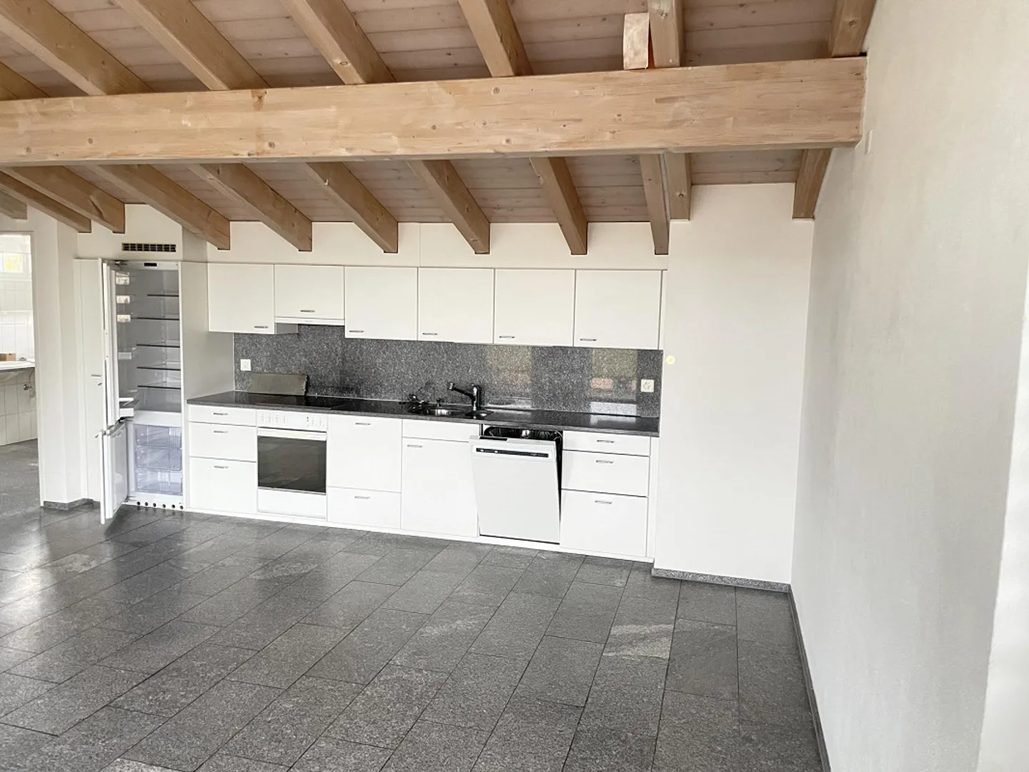 Grande appartement de toit 3.5 pièces à Feuerthalen! - Photo 7 sur 8
