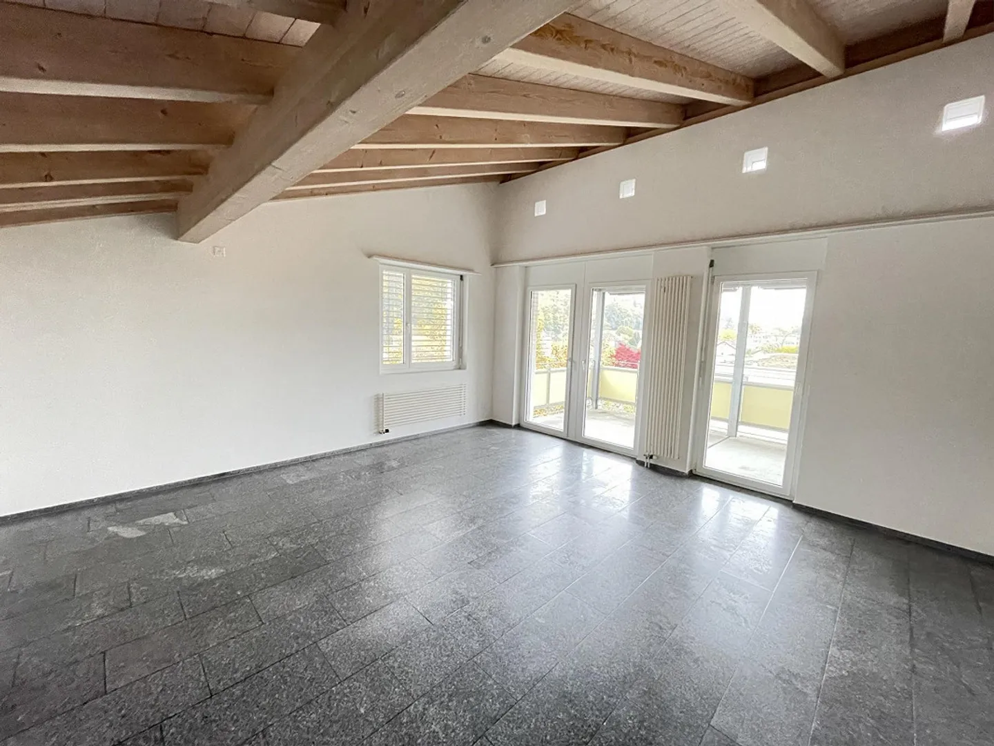 Grande appartement de toit 3.5 pièces à Feuerthalen! - Photo 8 sur 8