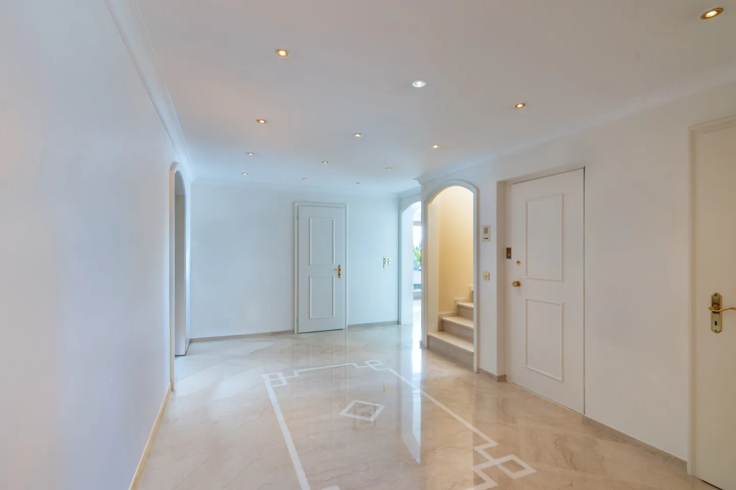 Appartamento duplex a Erlenbach con panorama sul lago e grandi terrazze - Foto 2 di 7