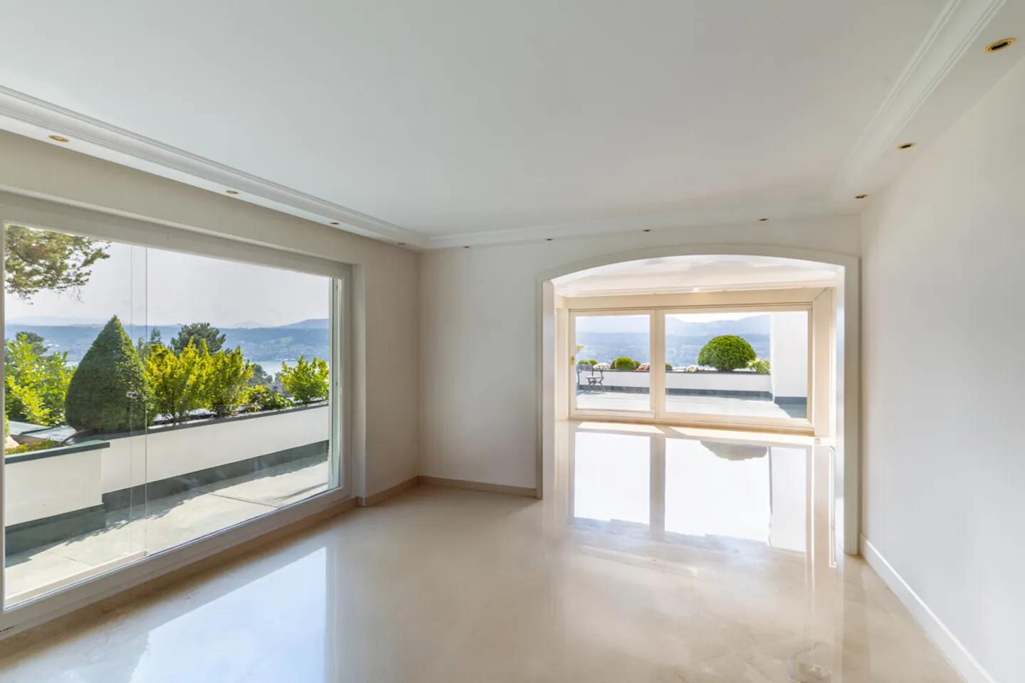 Appartamento duplex a Erlenbach con panorama sul lago e grandi terrazze - Foto 3 di 7