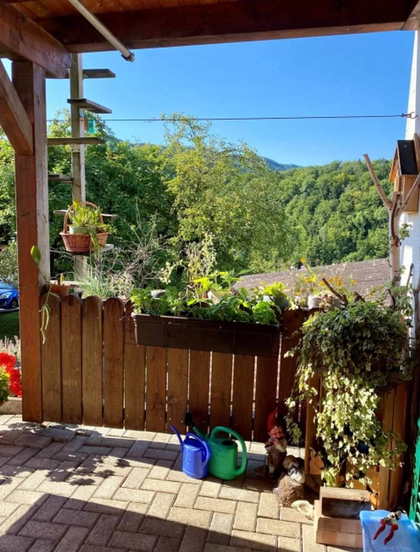 «Mehrfamilienhaus mit drei Wohnungen und grossem Umschwung» - Foto 7 von 20