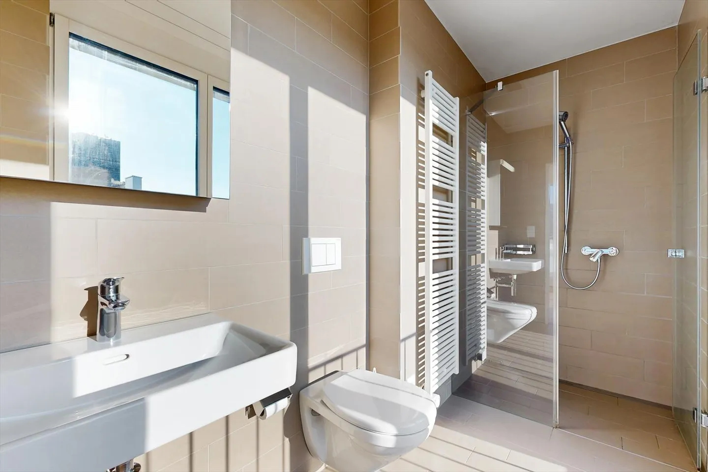 Belle appartement en attique avec infrastructure moderne - Photo 9 sur 10