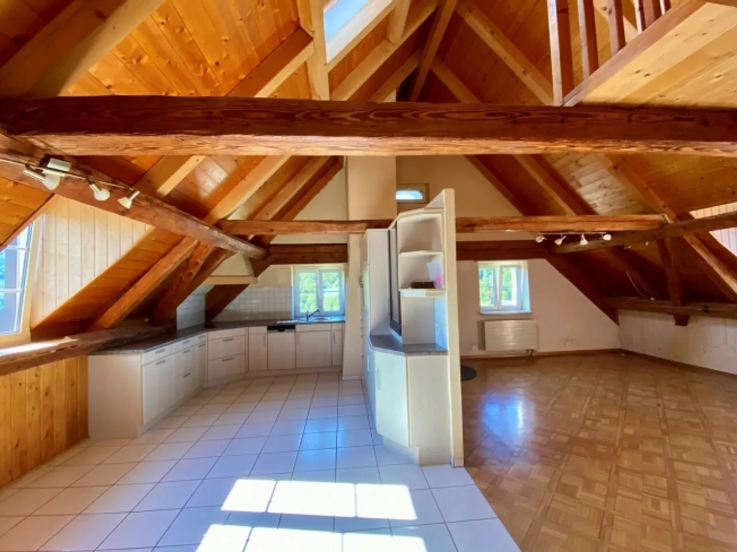 «Mehrfamilienhaus mit drei Wohnungen und grossem Umschwung» - Foto 10 von 20