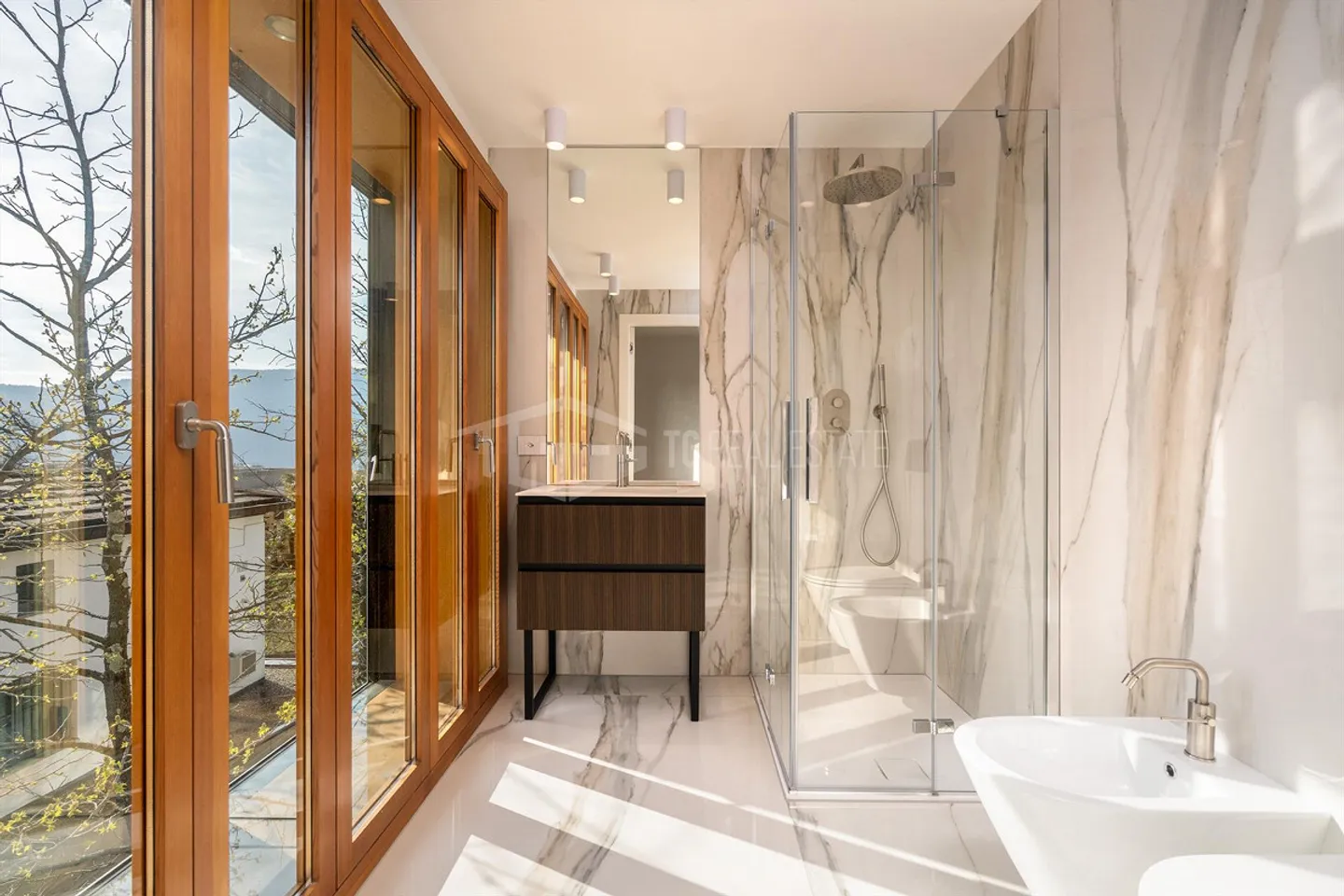 Modernes Apartment mit Terrasse - Foto 9 von 13