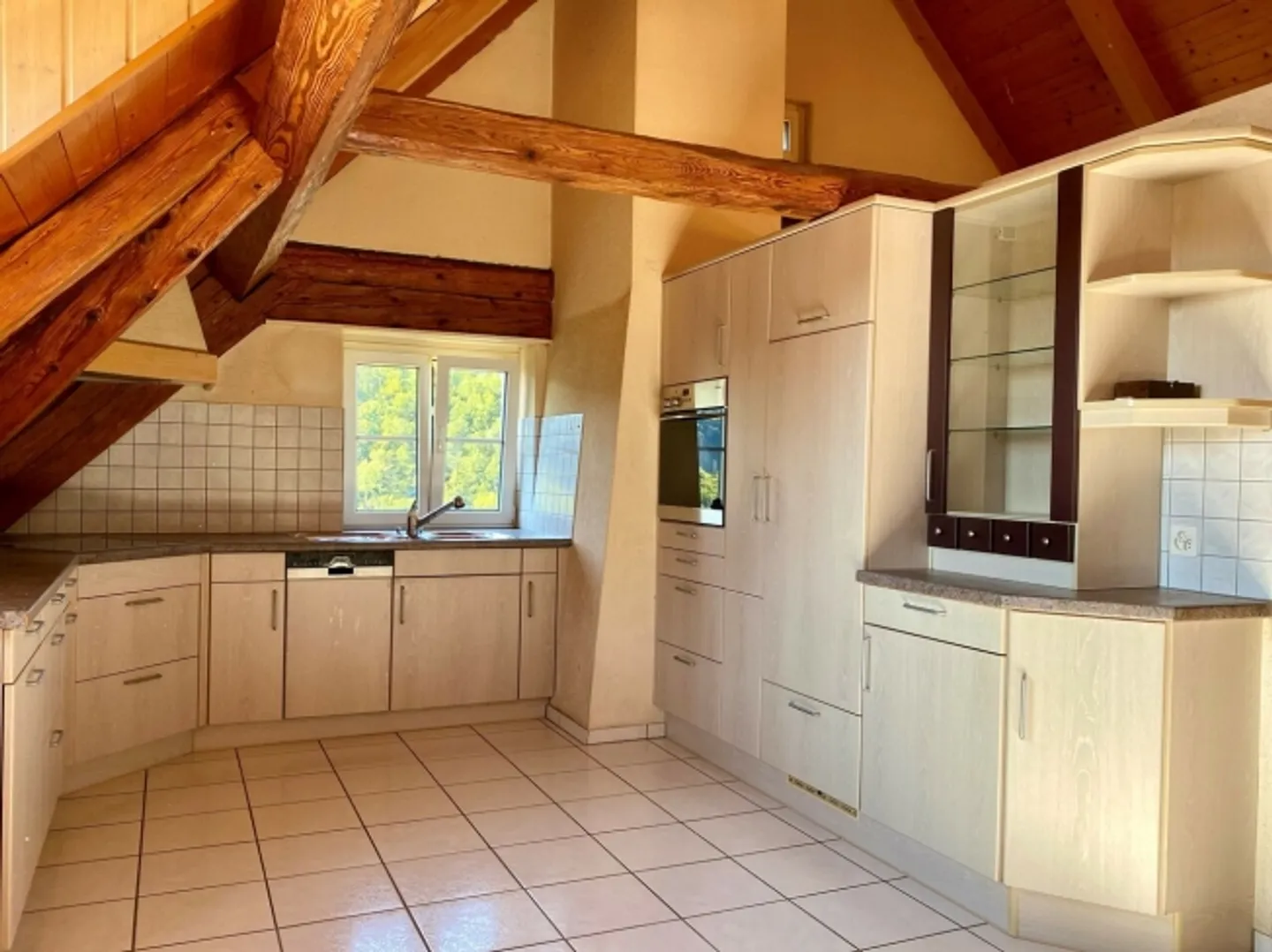 «Mehrfamilienhaus mit drei Wohnungen und grossem Umschwung» - Foto 11 von 20