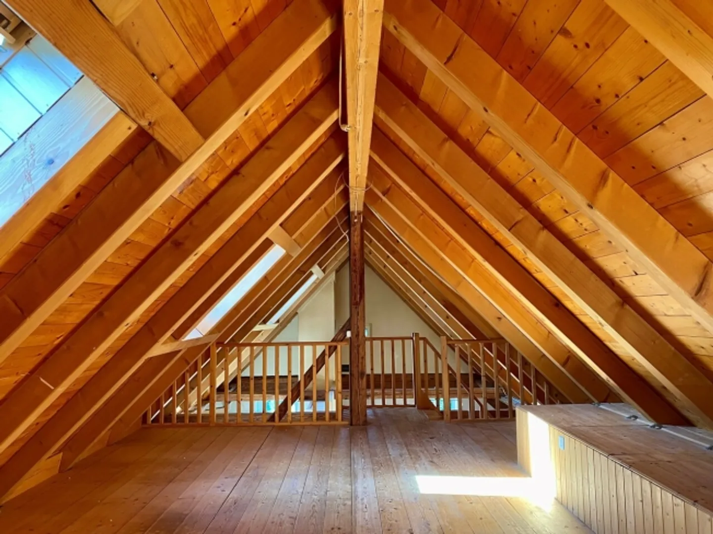 «Mehrfamilienhaus mit drei Wohnungen und grossem Umschwung» - Foto 15 von 20