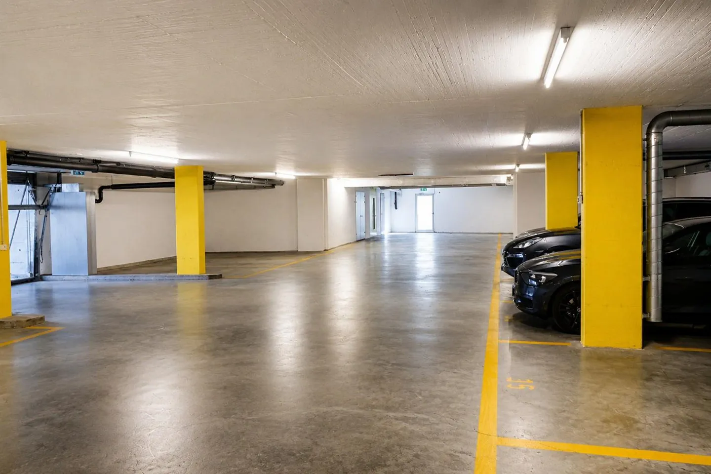 Looking for a parking space? Parking space available immediately! - Photo 2 of 6