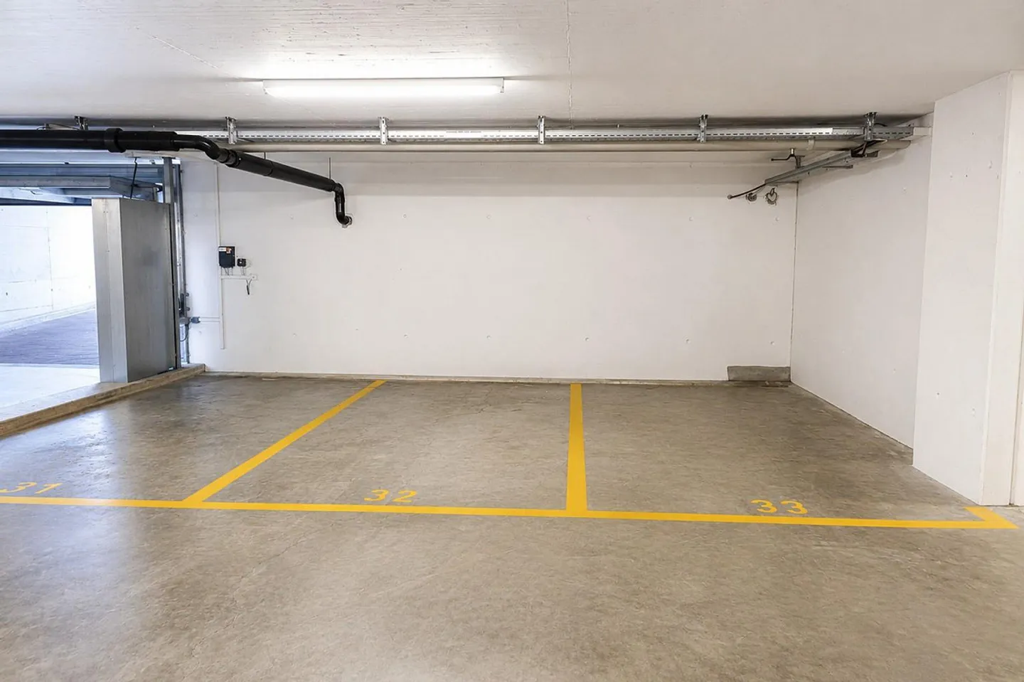 Looking for a parking space? Parking space available immediately! - Photo 3 of 6