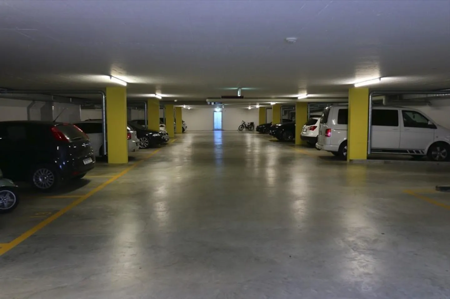 Looking for a parking space? Parking space available immediately! - Photo 5 of 6