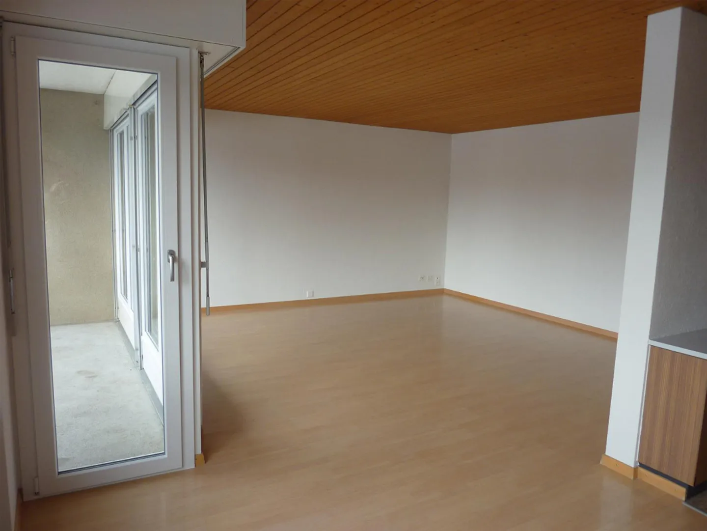 Charming 4.5 room apartment in Boll - Photo 4 of 9