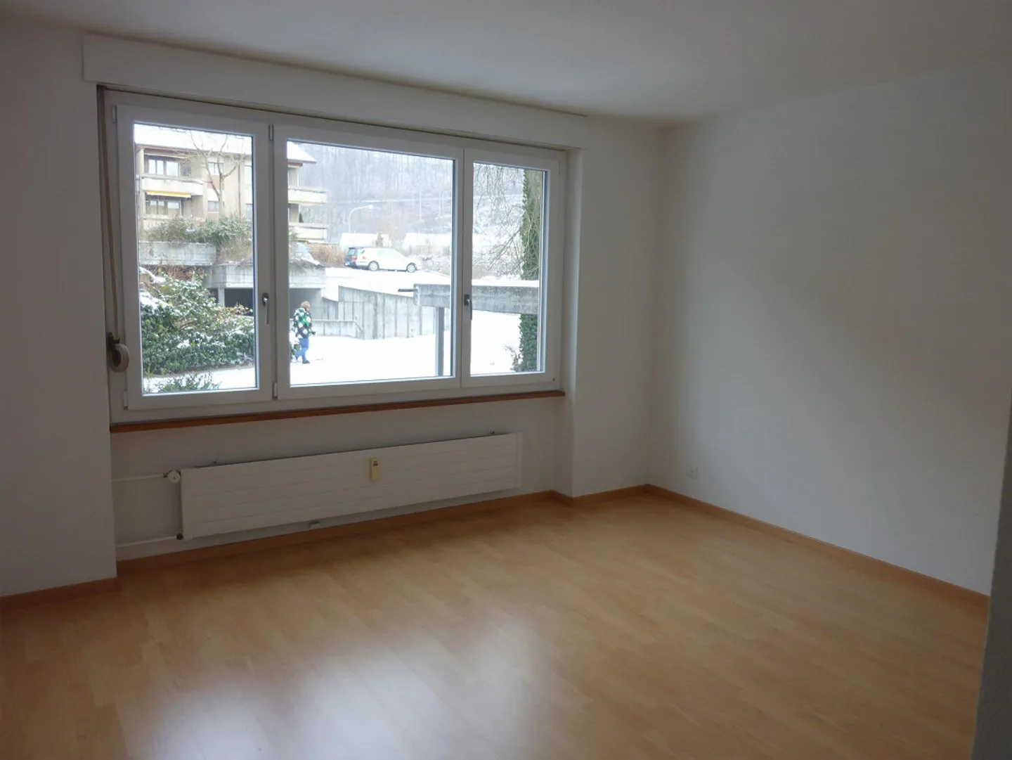 Charming 4.5 room apartment in Boll - Photo 5 of 9