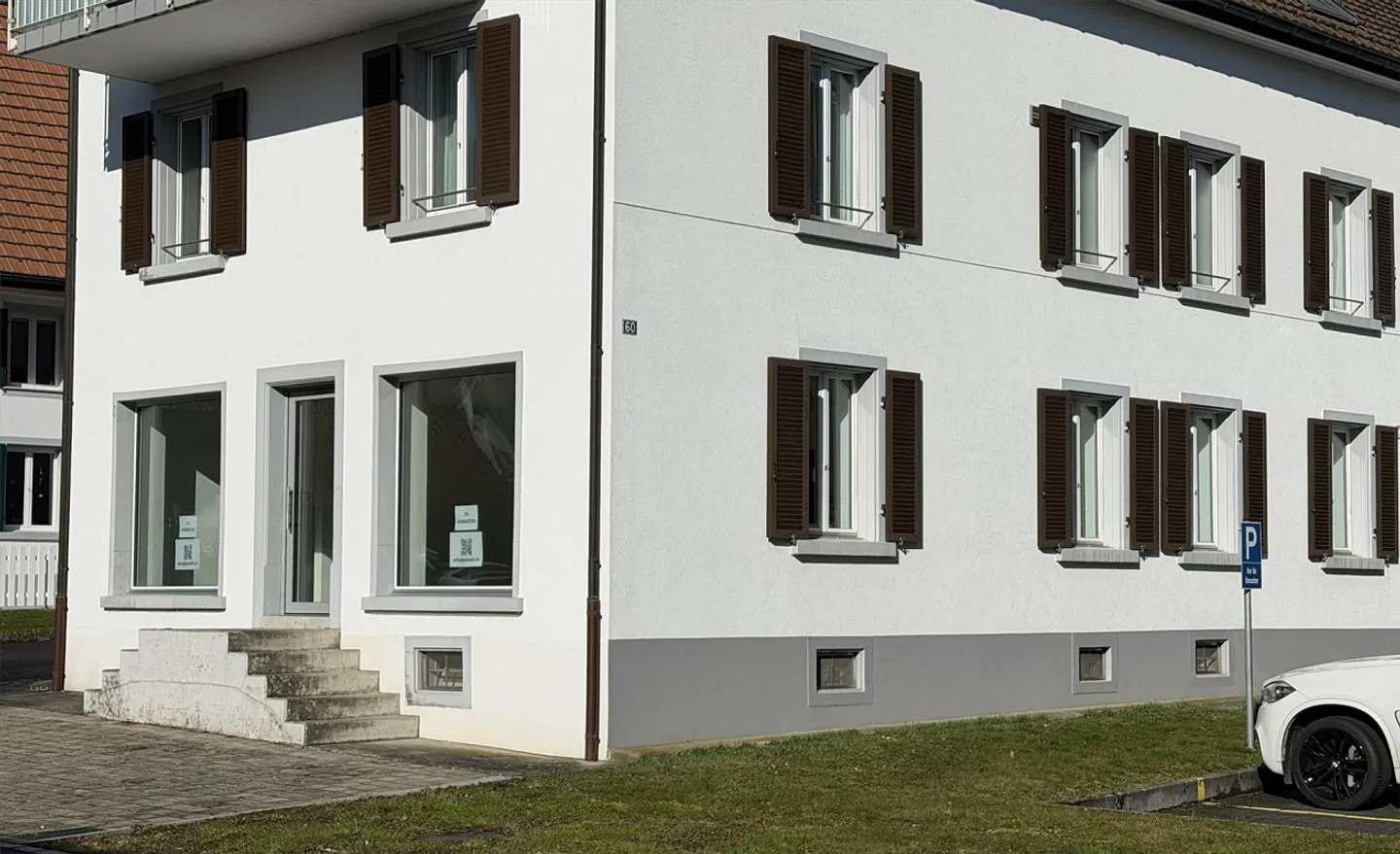 Spazio commerciale luminoso sulla strada principale a Lostorf – ca. 68 m² - Foto 2 di 12