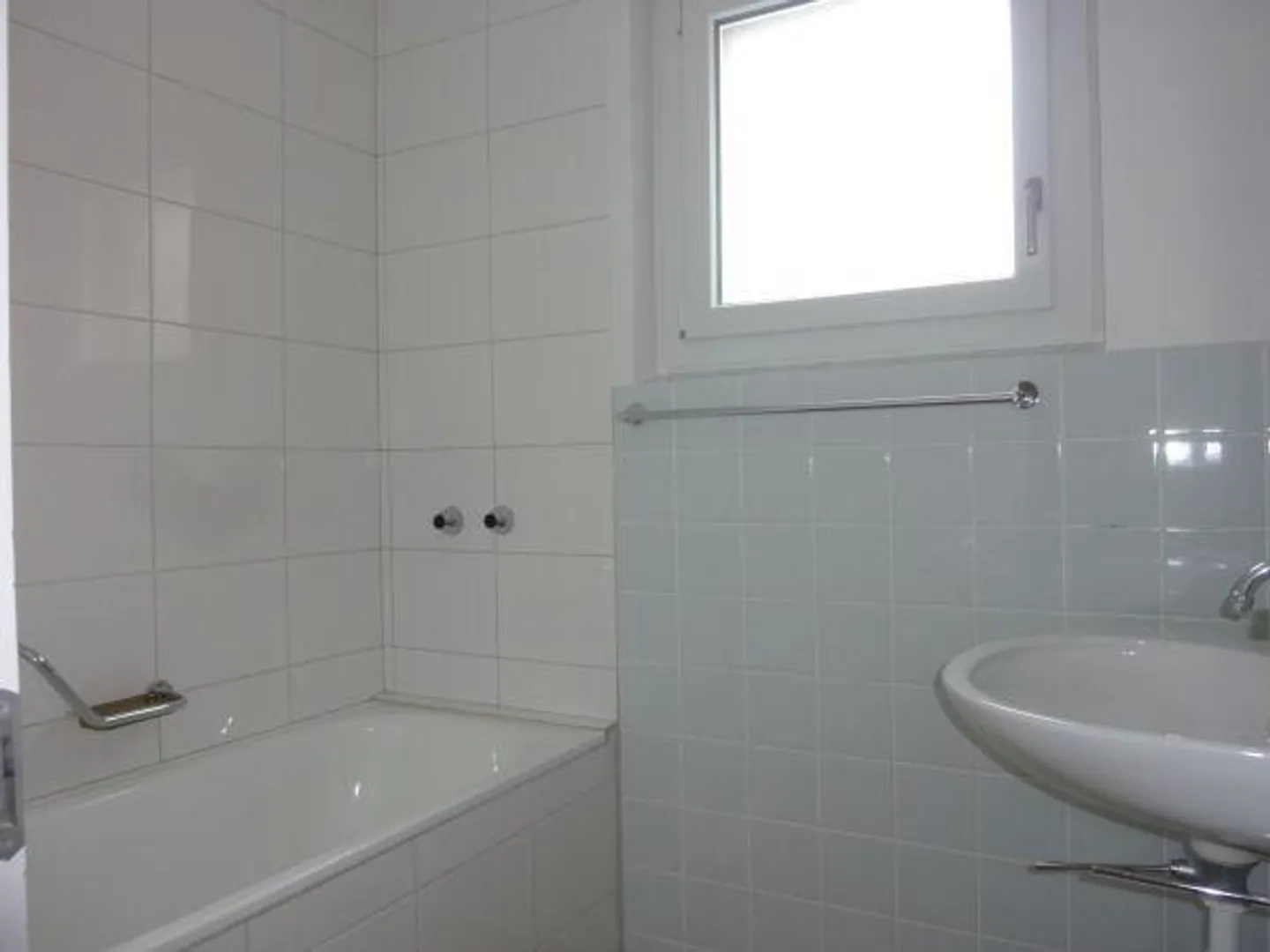 Charming 4.5 room apartment in Boll - Photo 8 of 9