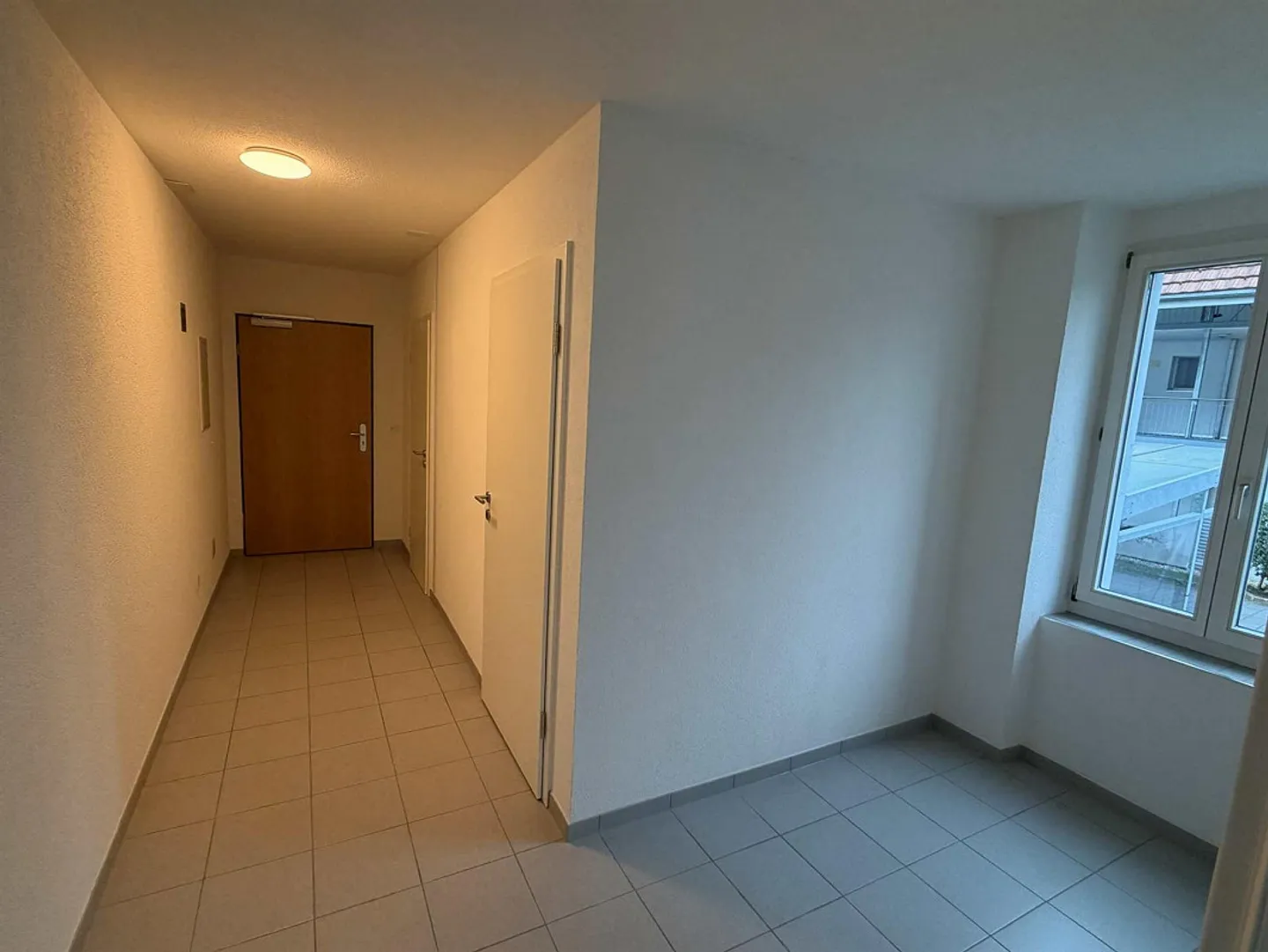 Spazio commerciale luminoso sulla strada principale a Lostorf – ca. 68 m² - Foto 7 di 12