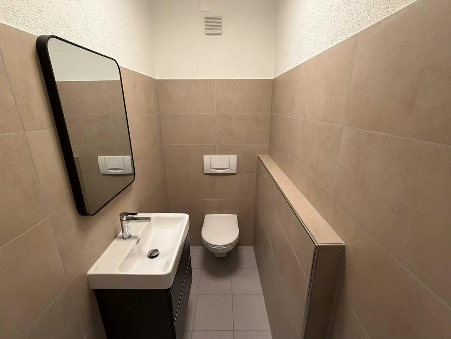 Spazio commerciale luminoso sulla strada principale a Lostorf – ca. 68 m² - Foto 11 di 12