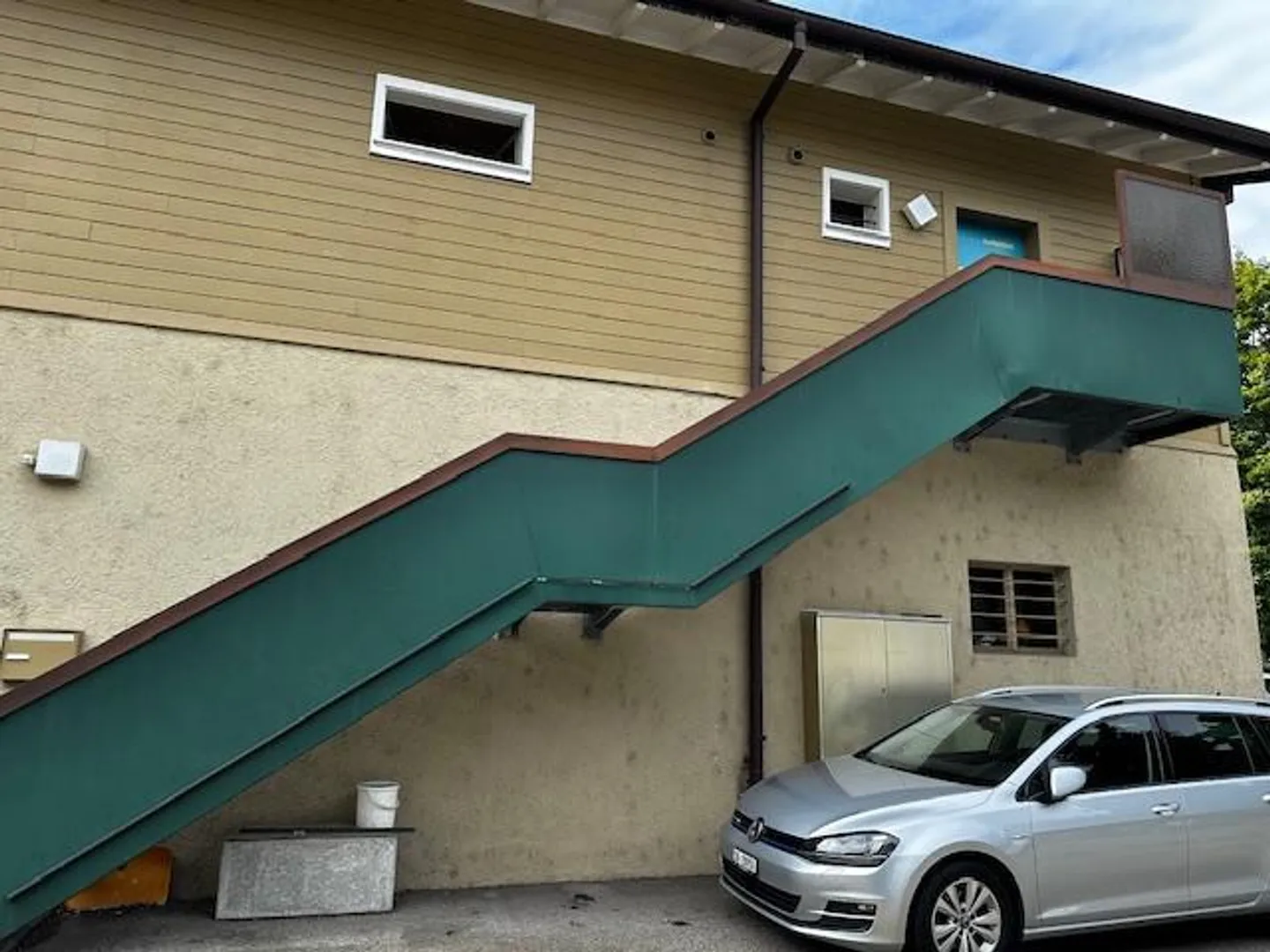 Office space for rent near the city - Photo 1 of 9