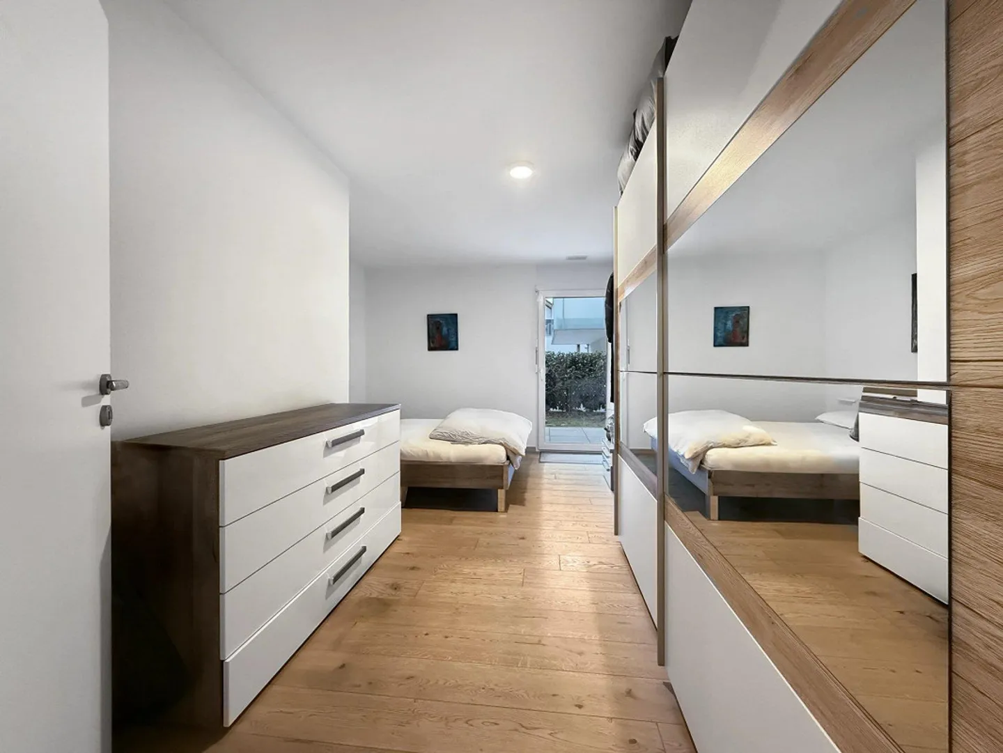 Modern Apartment with Pool - Photo 6 of 13