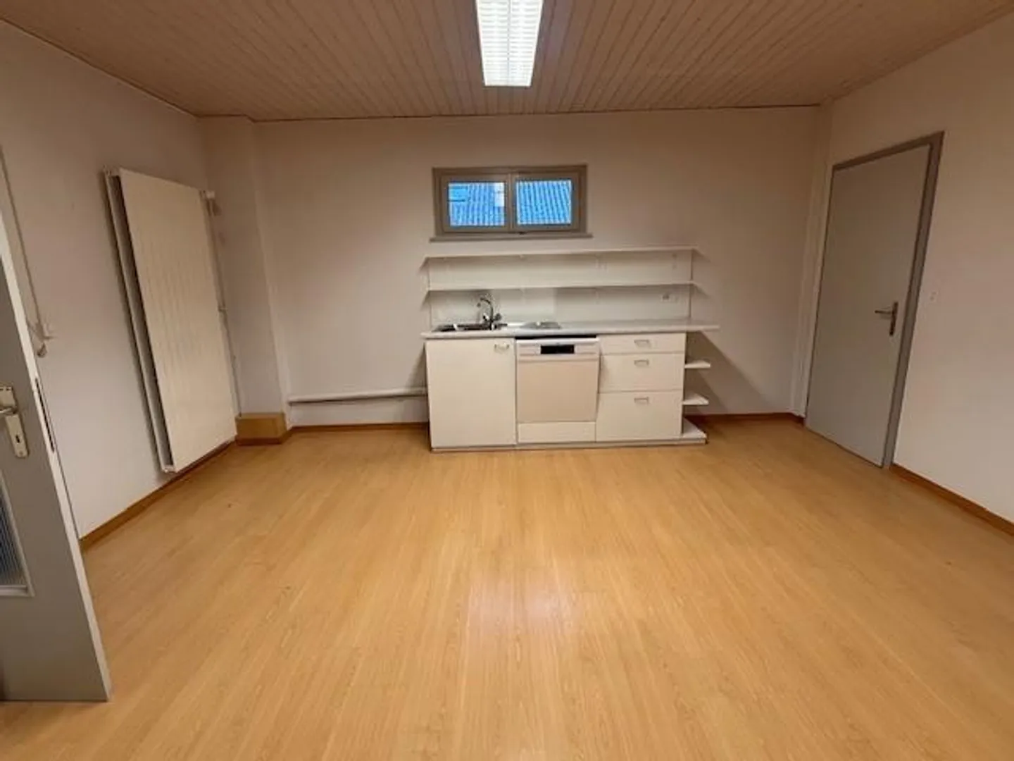Office space for rent near the city - Photo 2 of 9