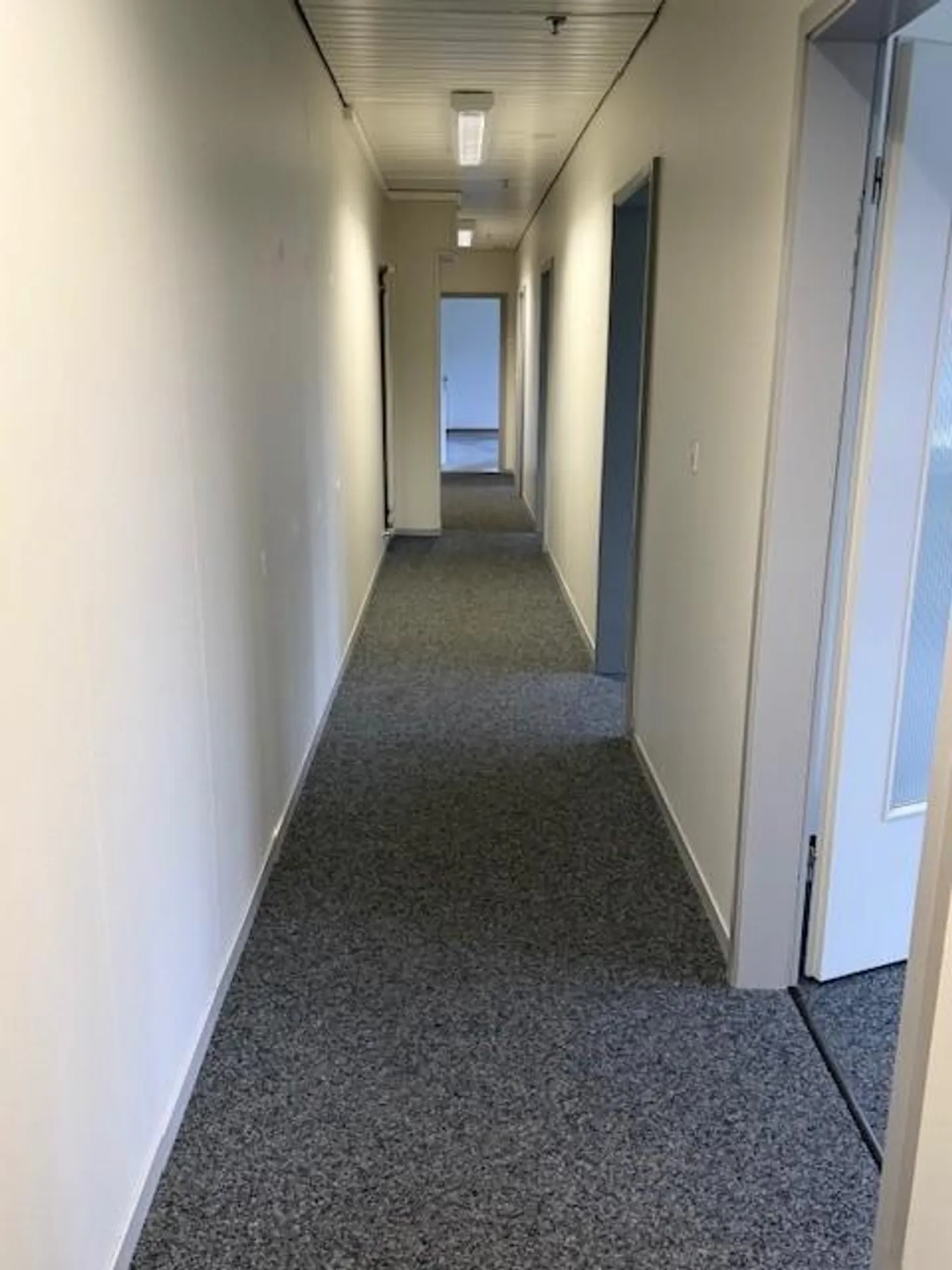 Office space for rent near the city - Photo 3 of 9