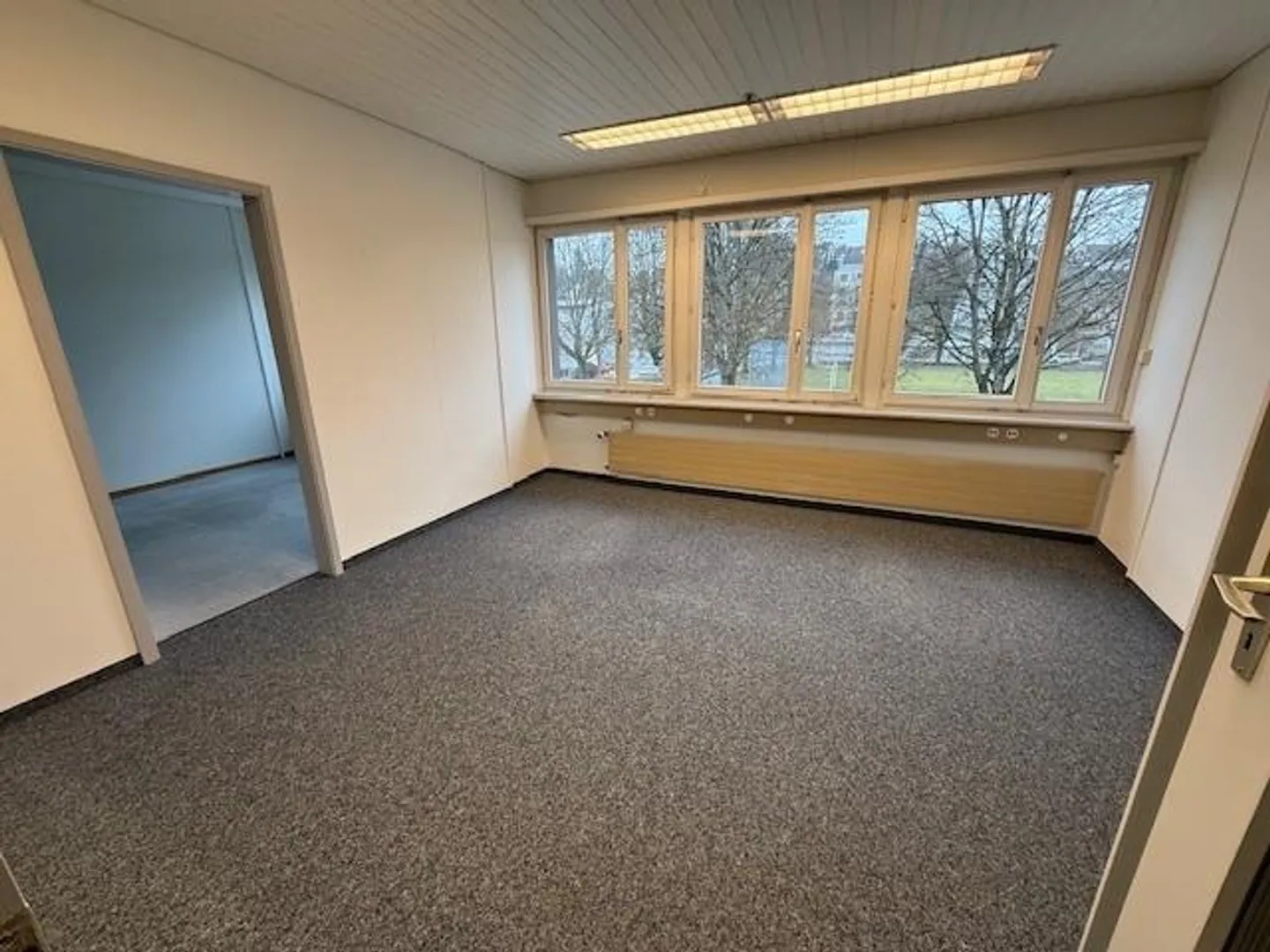 Office space for rent near the city - Photo 5 of 9