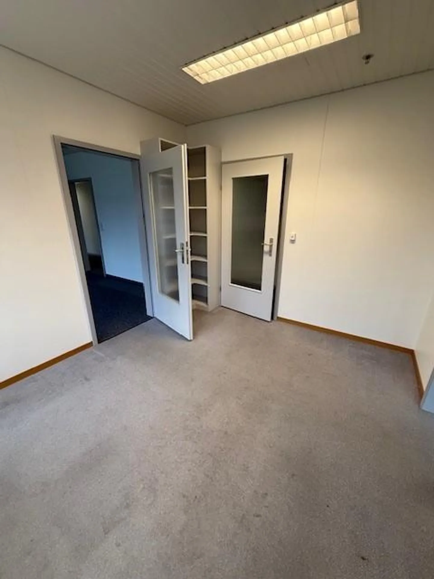 Office space for rent near the city - Photo 6 of 9