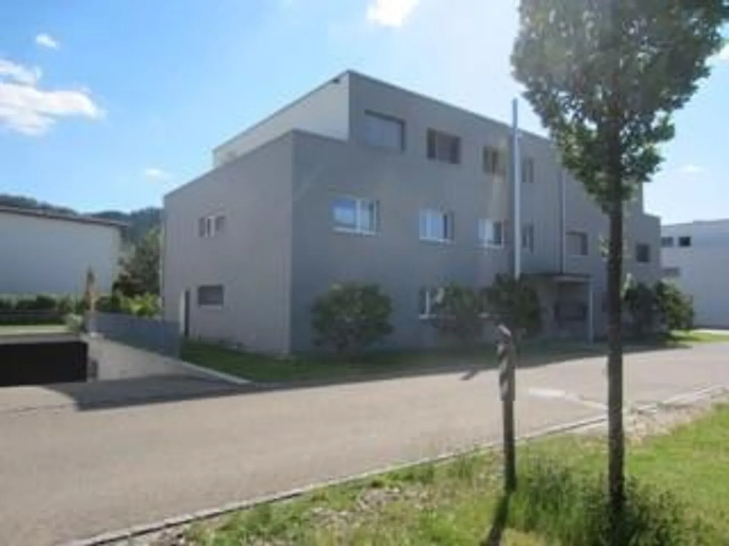 Einstellhallenplatz Nähe Bahnhof Itingen - Foto 1 von 1