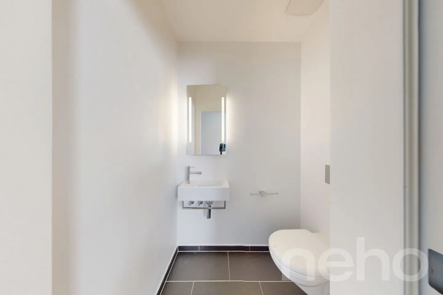 Modern 6.5-Room Detached House in Sunny Location with Low-Maintenance Garden - Photo 5 of 13