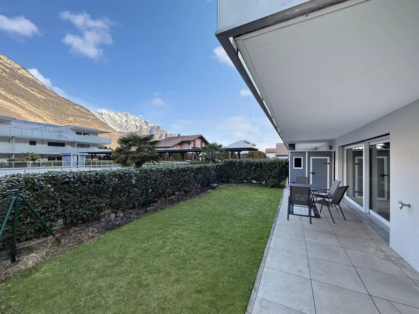 Modern Apartment with Pool - Photo 11 of 13