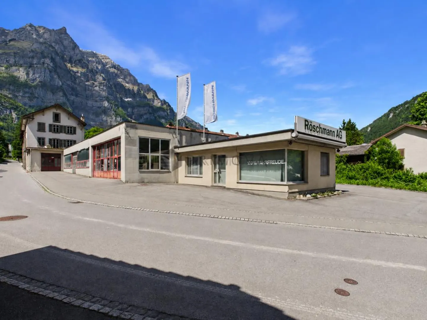 Repräsentatives Gewerbeareal mit Bauland & 5.5-Zimmer-Attikawohnung - Photo 1 sur 4