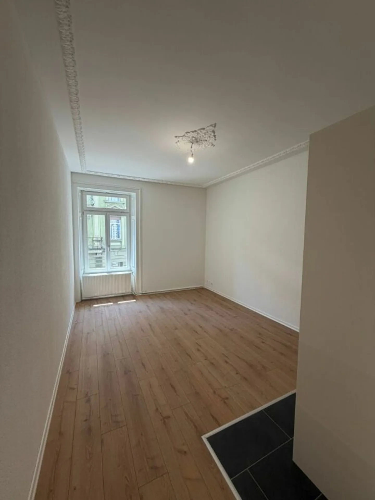 Wohnung: Charmant, frisch saniert - Foto 2 von 6