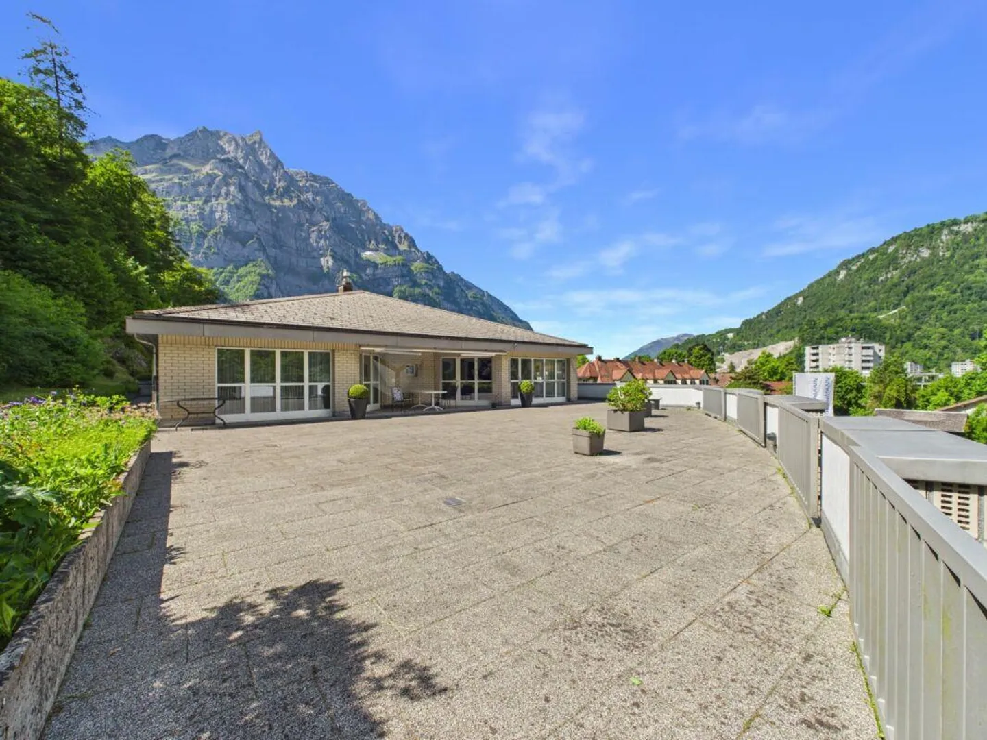 Repräsentatives Gewerbeareal mit Bauland & 5.5-Zimmer-Attikawohnung - Photo 4 sur 4