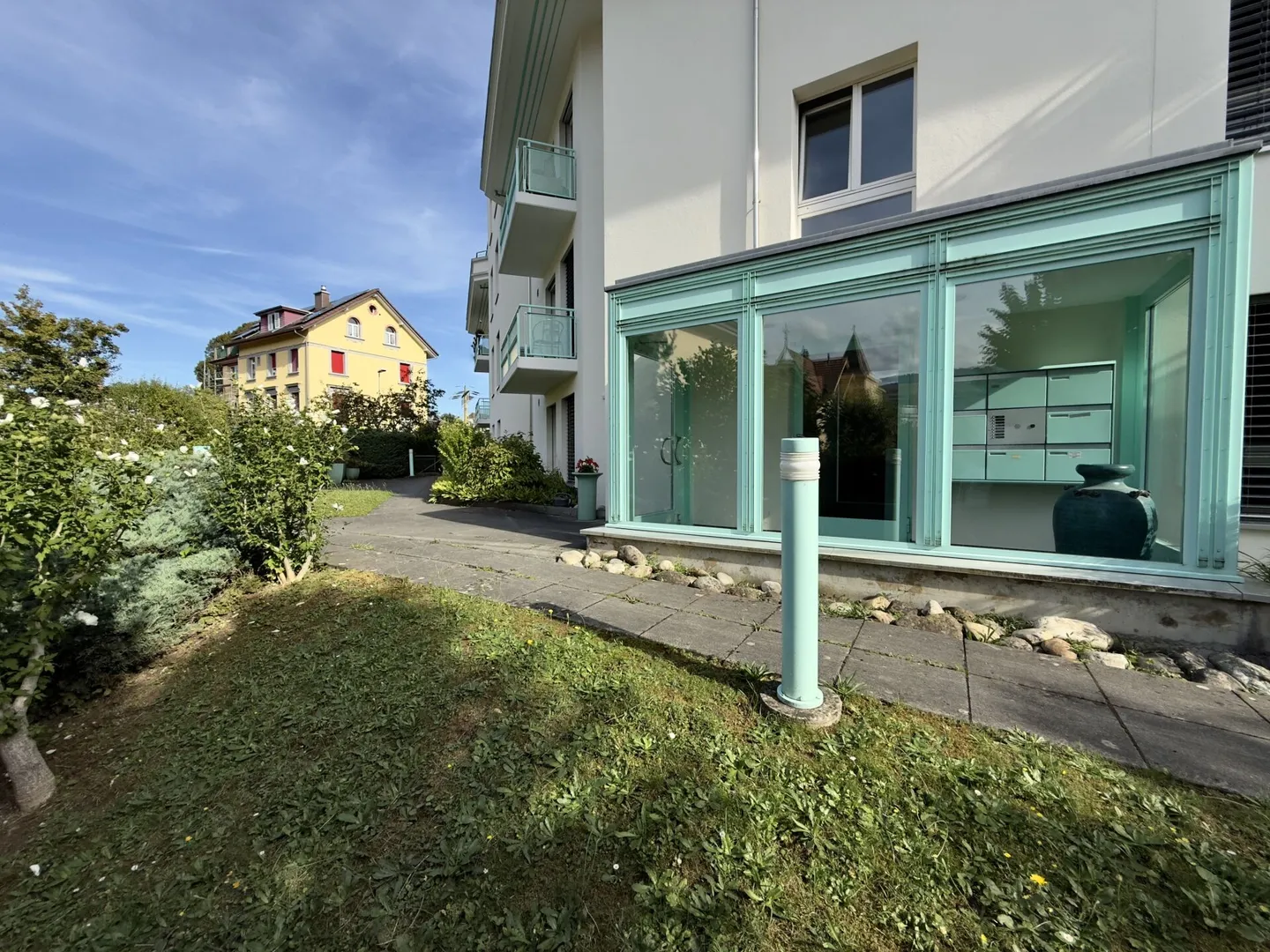 SPACIOUS APARTMENT IN A CENTRAL LOCATION - Photo 1 of 7