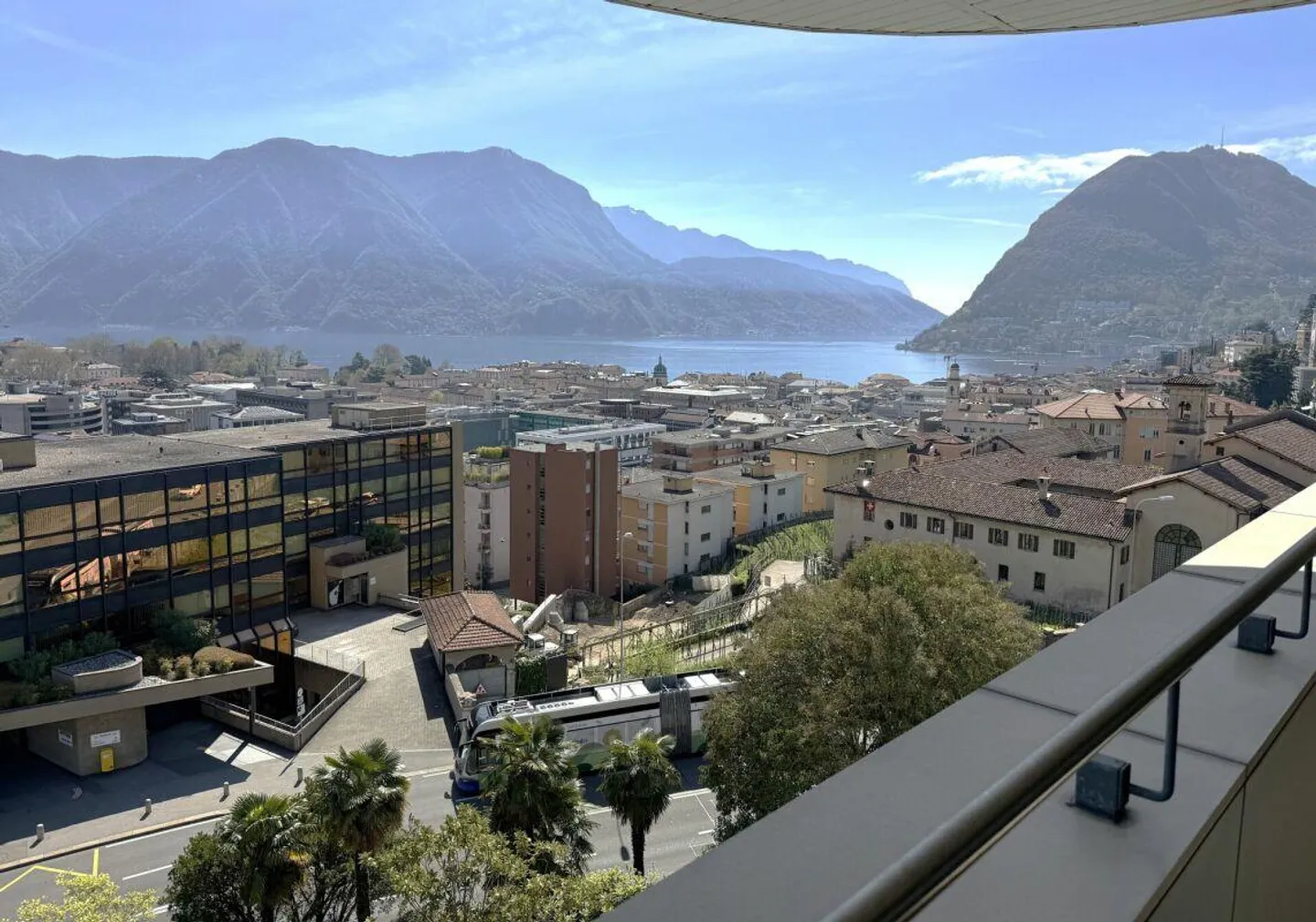 Prestigious office with a dominant view of the city. Suitable for mixed use... - Photo 1 of 8