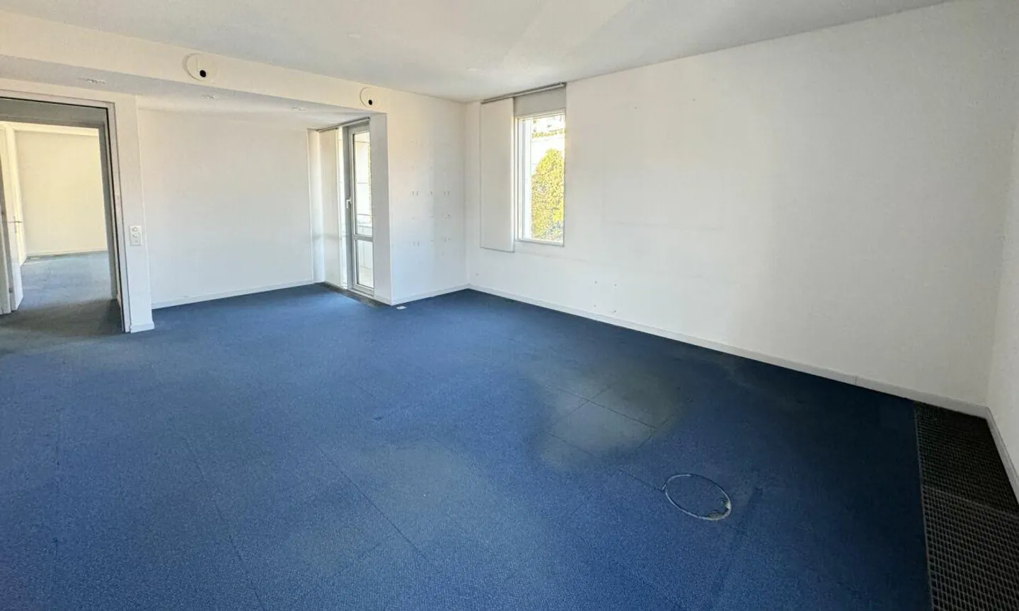 Prestigious office with a dominant view of the city. Suitable for mixed use... - Photo 5 of 8