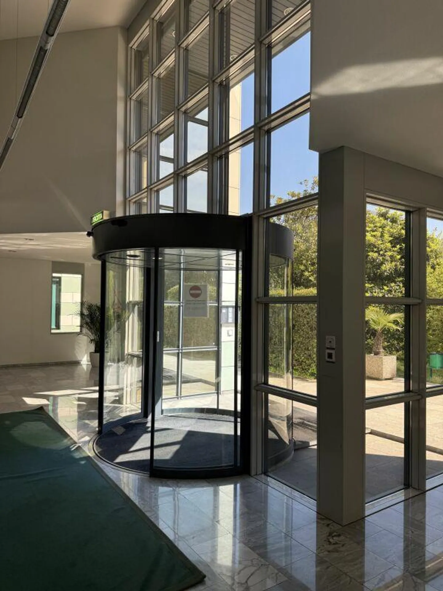 Prestigious office with a dominant view of the city. Suitable for mixed use... - Photo 6 of 8