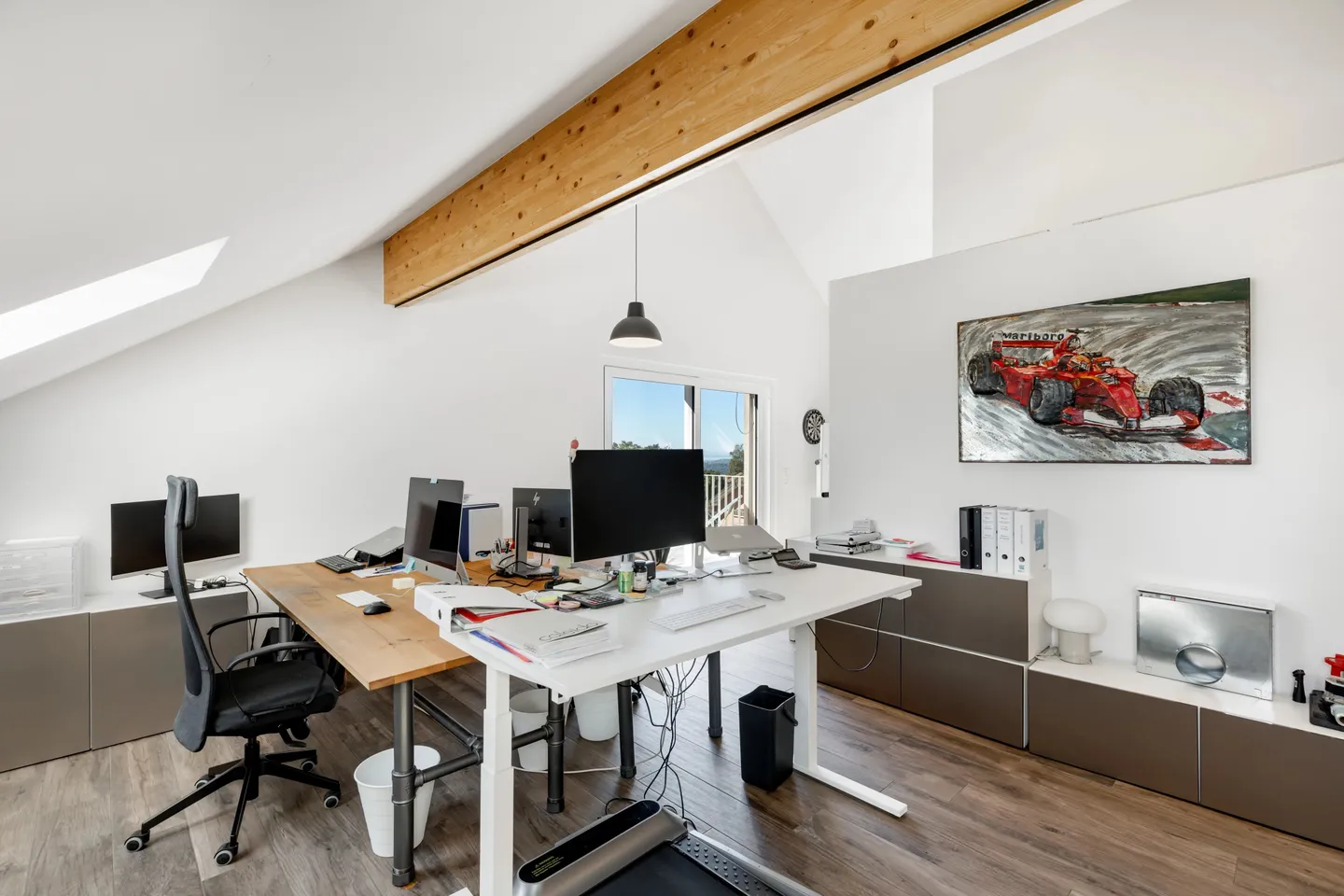 Bright Office Space with Balcony - Photo 7 of 12