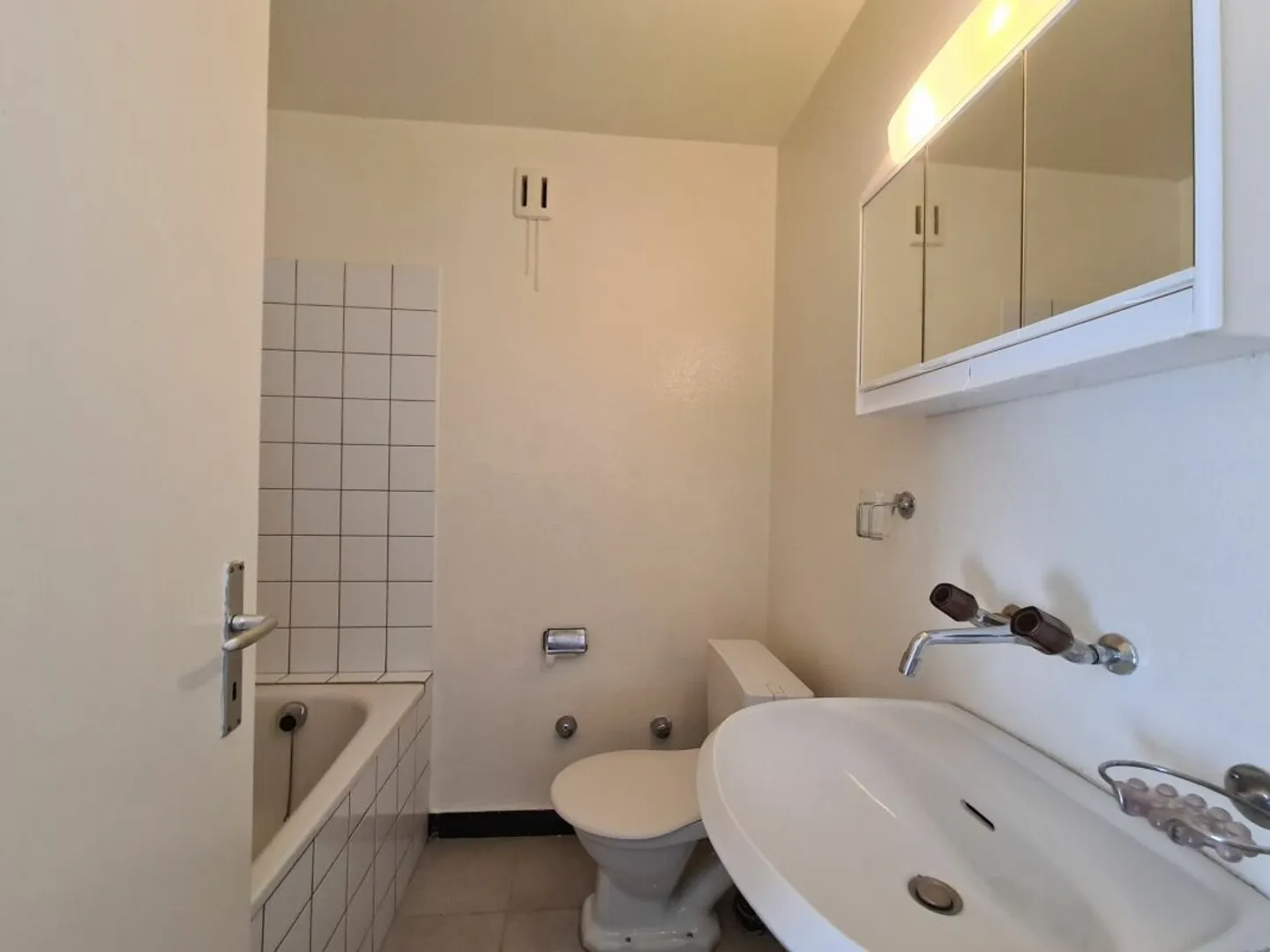 Studio au 4e étage - Photo 3 sur 5