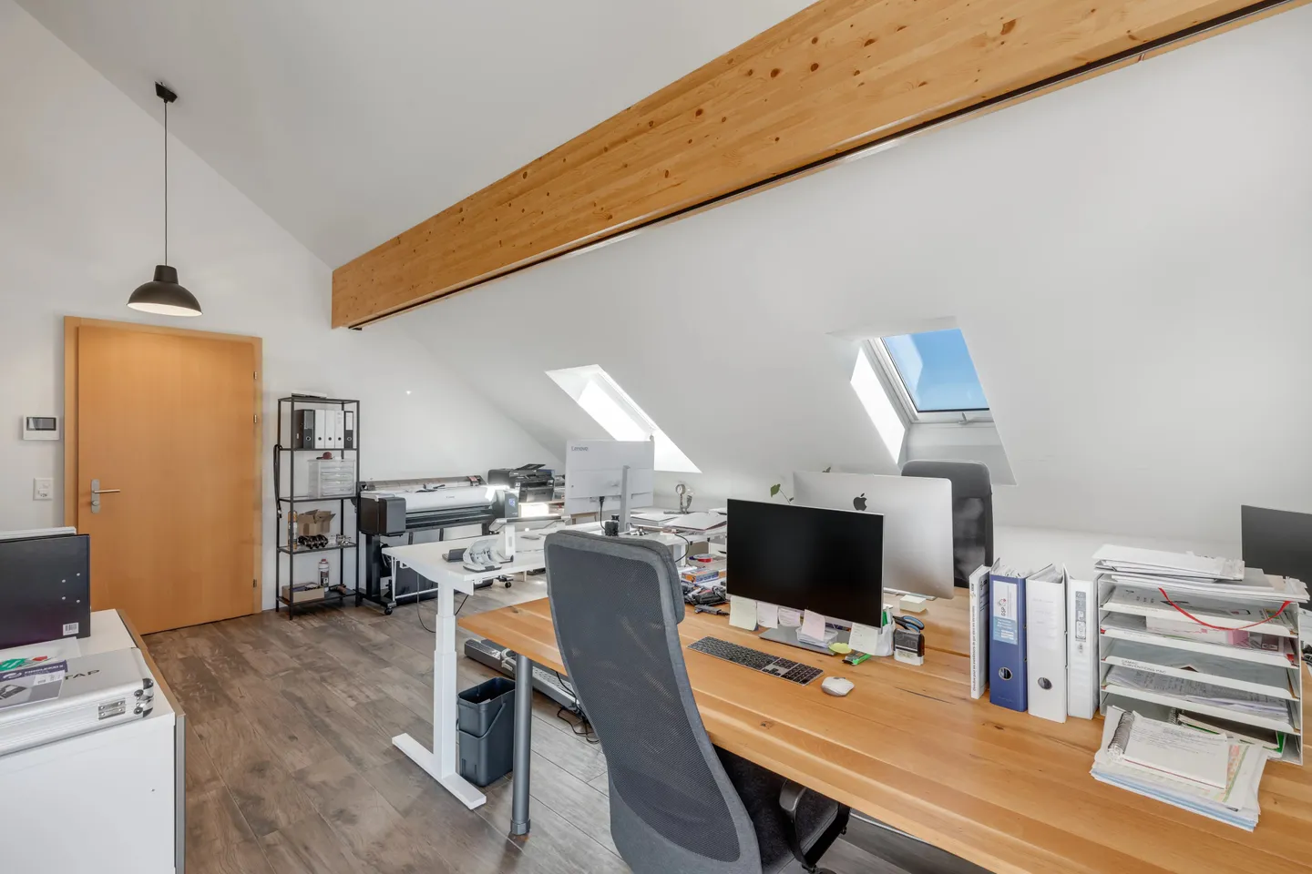 Bright Office Space with Balcony - Photo 8 of 12
