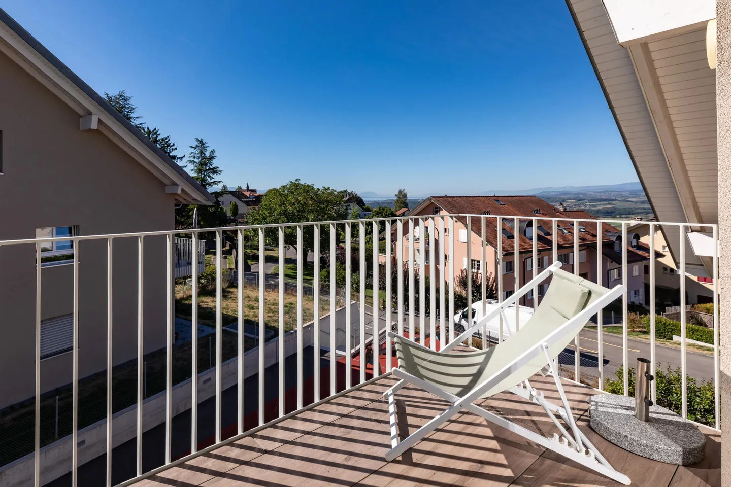 Bright Office Space with Balcony - Photo 11 of 12