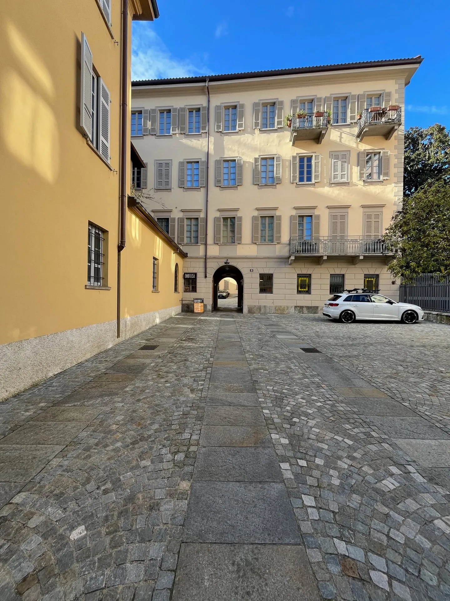 Spacious office in the heart of Lugano - Photo 1 of 9