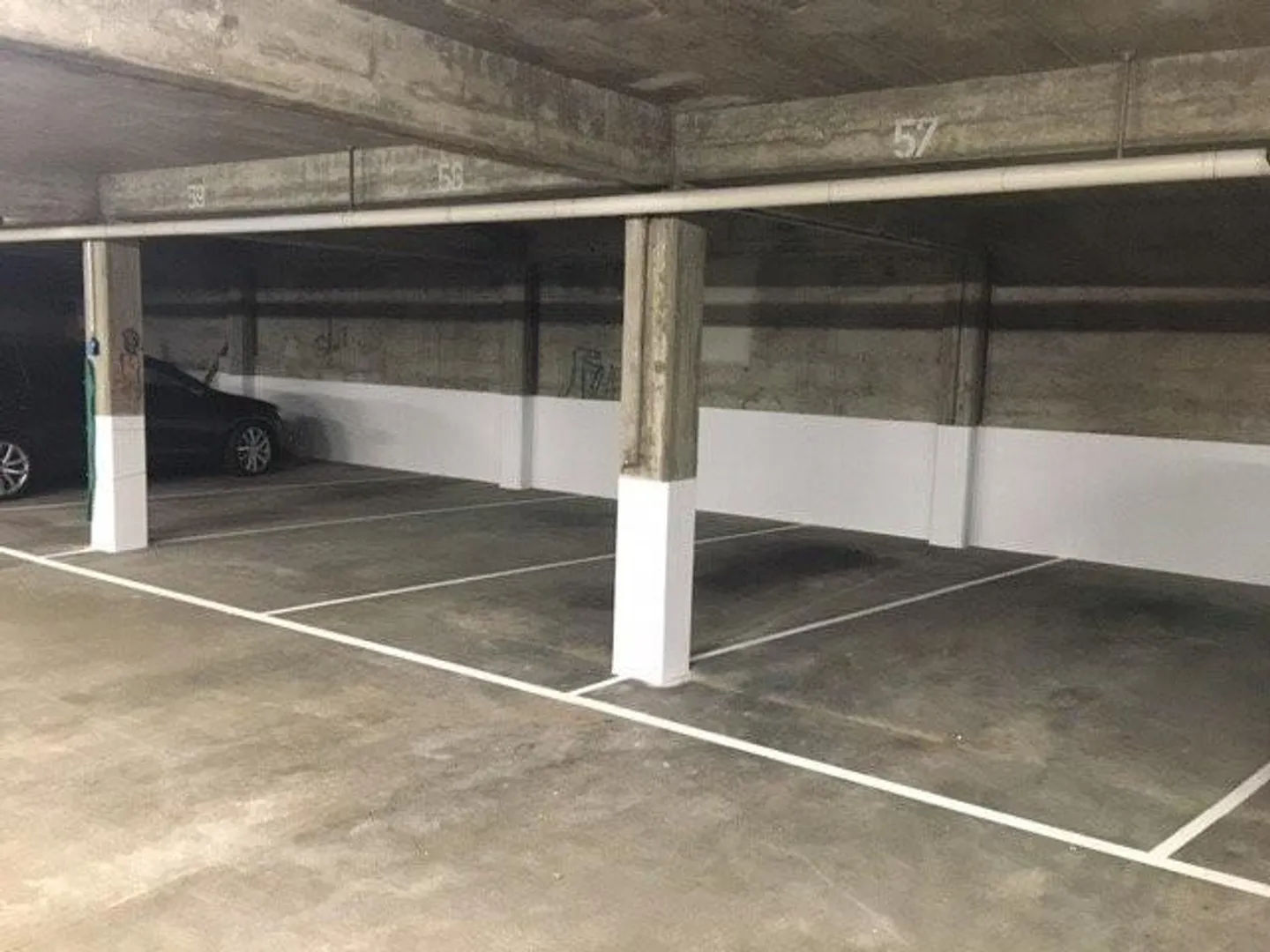 Posto auto nel mezzo di Länggasse - Foto 2 di 3