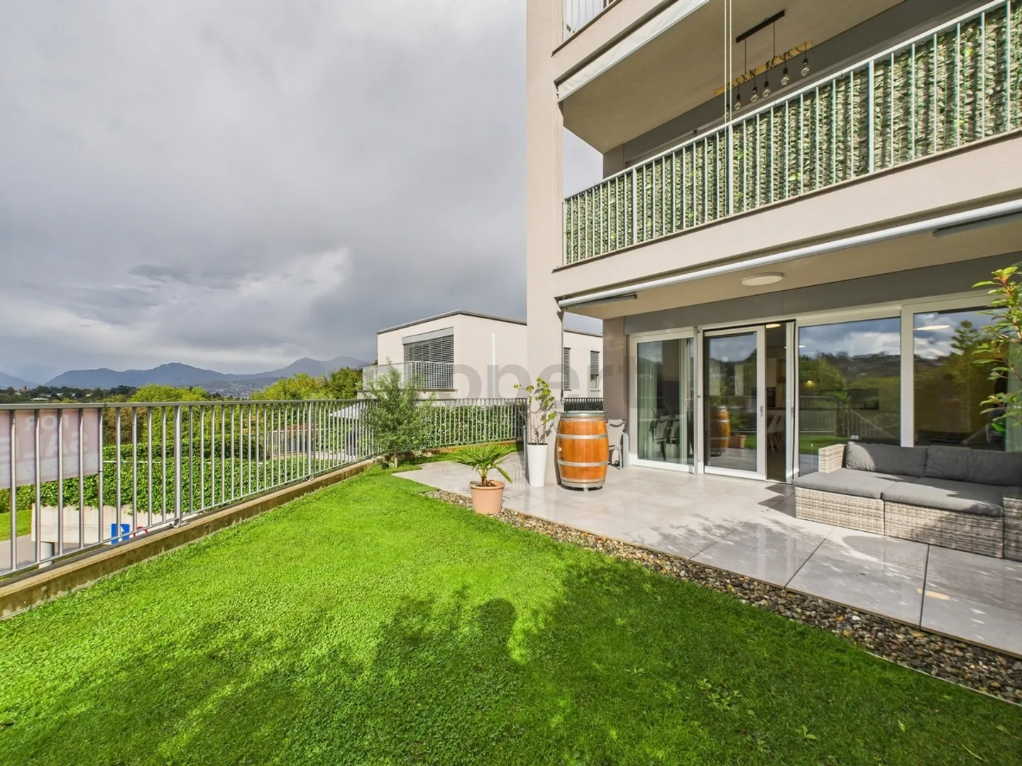 Élégance moderne avec jardin privé à Pazzallo - Photo 12 sur 13