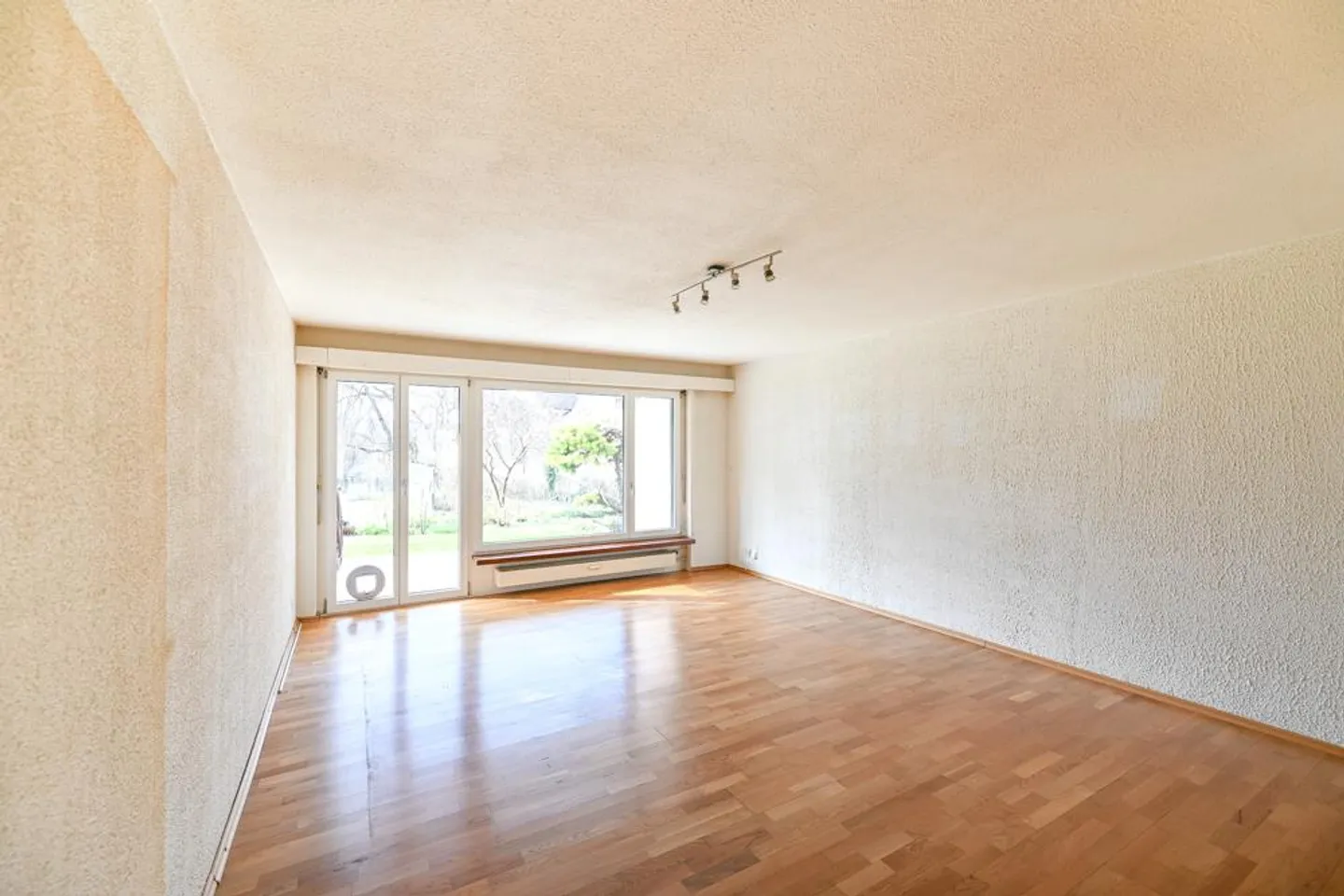 Maison calme avec terrasse et jardin - Photo 2 sur 7