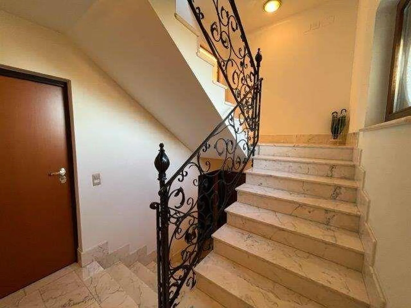 Elegantes Appartement 3,5 in Villa - Foto 8 von 13