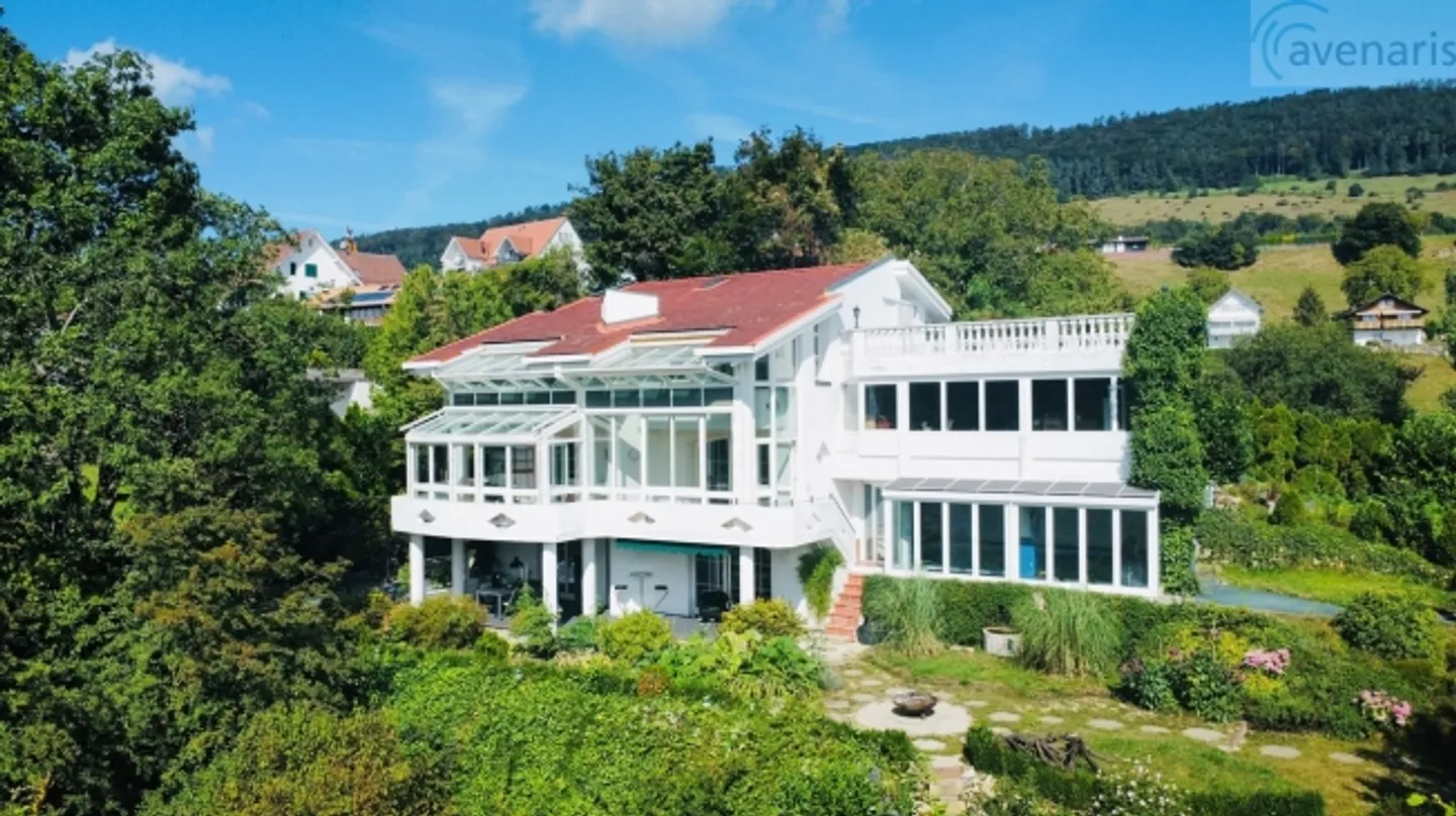Einzigartige Liegenschaft mit Panoramablick und beheiztem Indoor-Pool - Foto 1 von 16