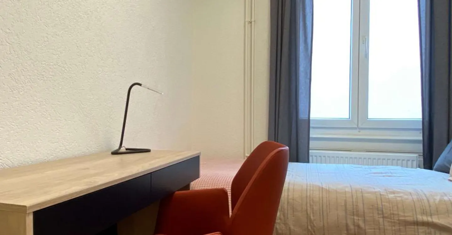 Furnished room in modernised apartment in a top location - Photo 3 of 7