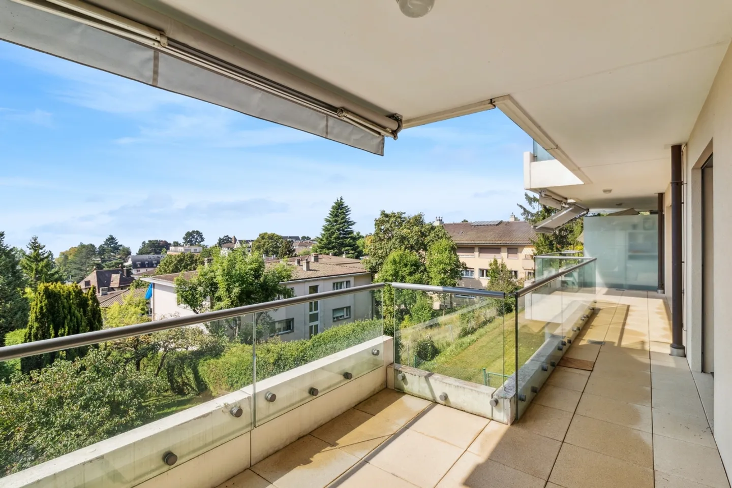 Superbo appartamento di 3,5 locali con terrazza e una bellissima vista - Foto 2 di 9