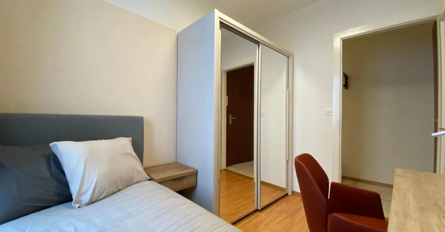 Furnished room in modernised apartment in a top location - Photo 5 of 7